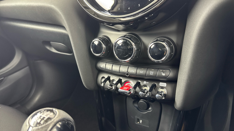 MINI Hatchback 1.5 Cooper Classic Premium 3dr Petrol Hatchback